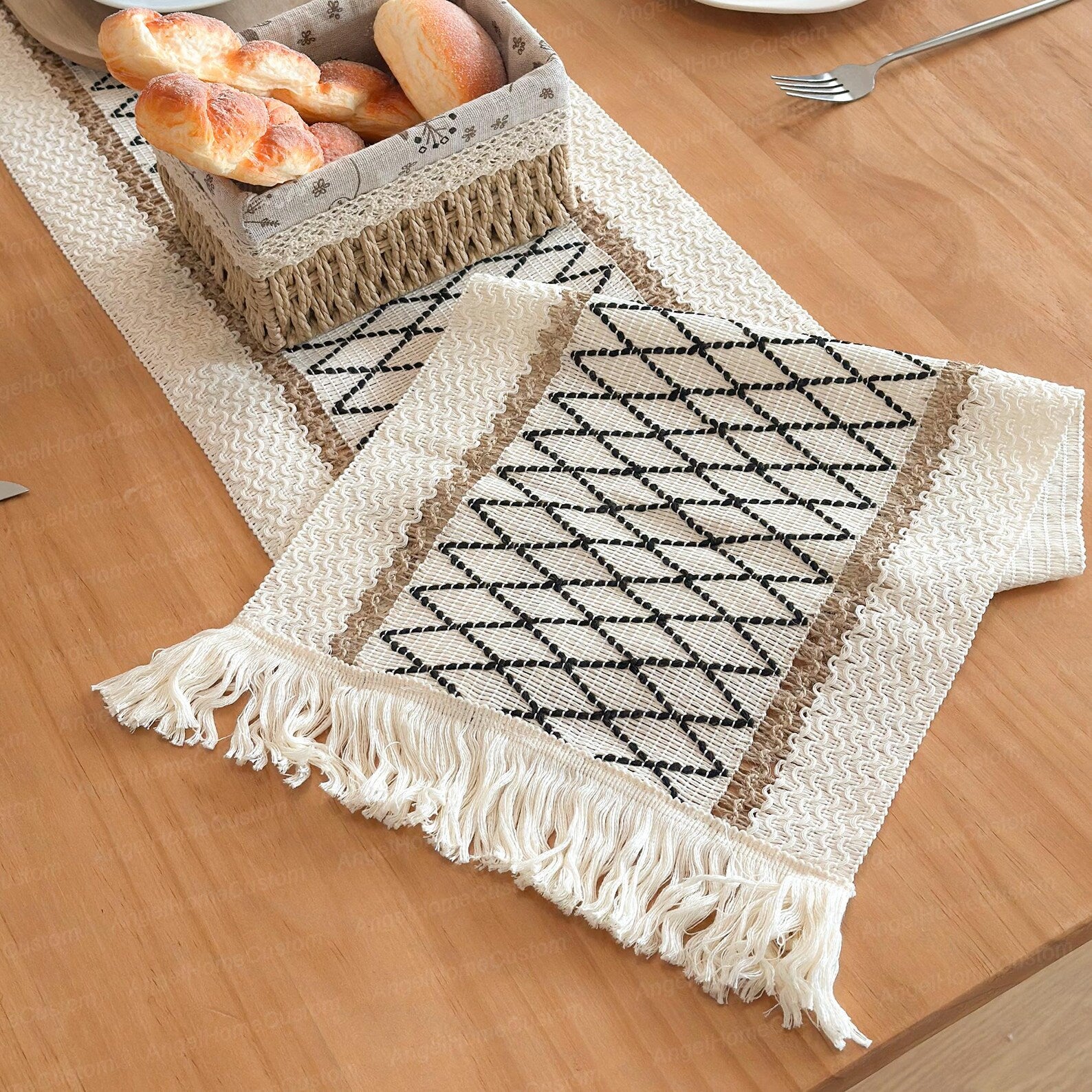 Crochet - Chic & Ivory Table Runner Trendy Home